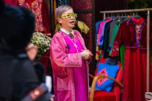 Sự lựa chọn mới sành điệu cho mùa hè: Áo dài lụa?