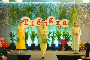 Từ tập thơ của cha đến những thiết kế thời trang của con gái