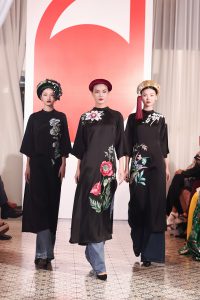 NTK Võ Việt Chung khuấy động làng mốt với BST mới kết hợp lụa và jeans