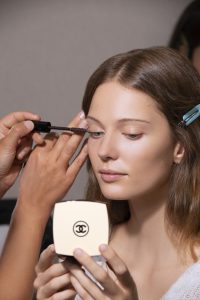 CHANEL Beauty xuất hiện tại hậu trường BST Xuân/Hè 2023