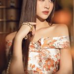 Lương Thùy Linh hóa quý cô đài các trong BST mới của Lê Thanh Hòa