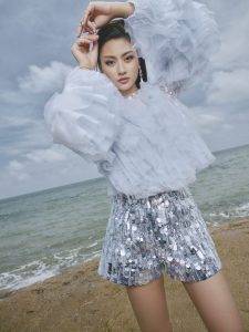 Chào hè với loạt thiết kế đầy phóng khoáng từ NTK Lê Thanh Hòa