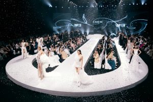 Chuyến phiêu lưu vào thế giới đa chiều của Lê Thanh Hòa