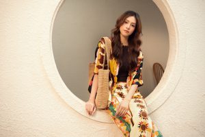 Tiểu Vy rạng rỡ đón hè trong thiết kế của Sandro X Louis Barthélemy