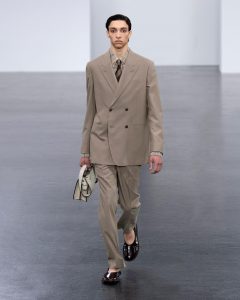 FENDI trở về với những giá trị nguyên bản trong bộ sưu tập Xuân/Hè 2025