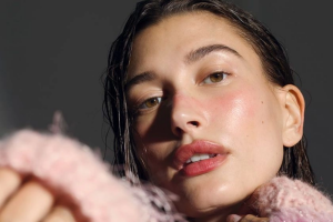 Beauty trend tháng 7: Make-up “clean girl look” tiếp tục chiếm sóng TikTok 2025