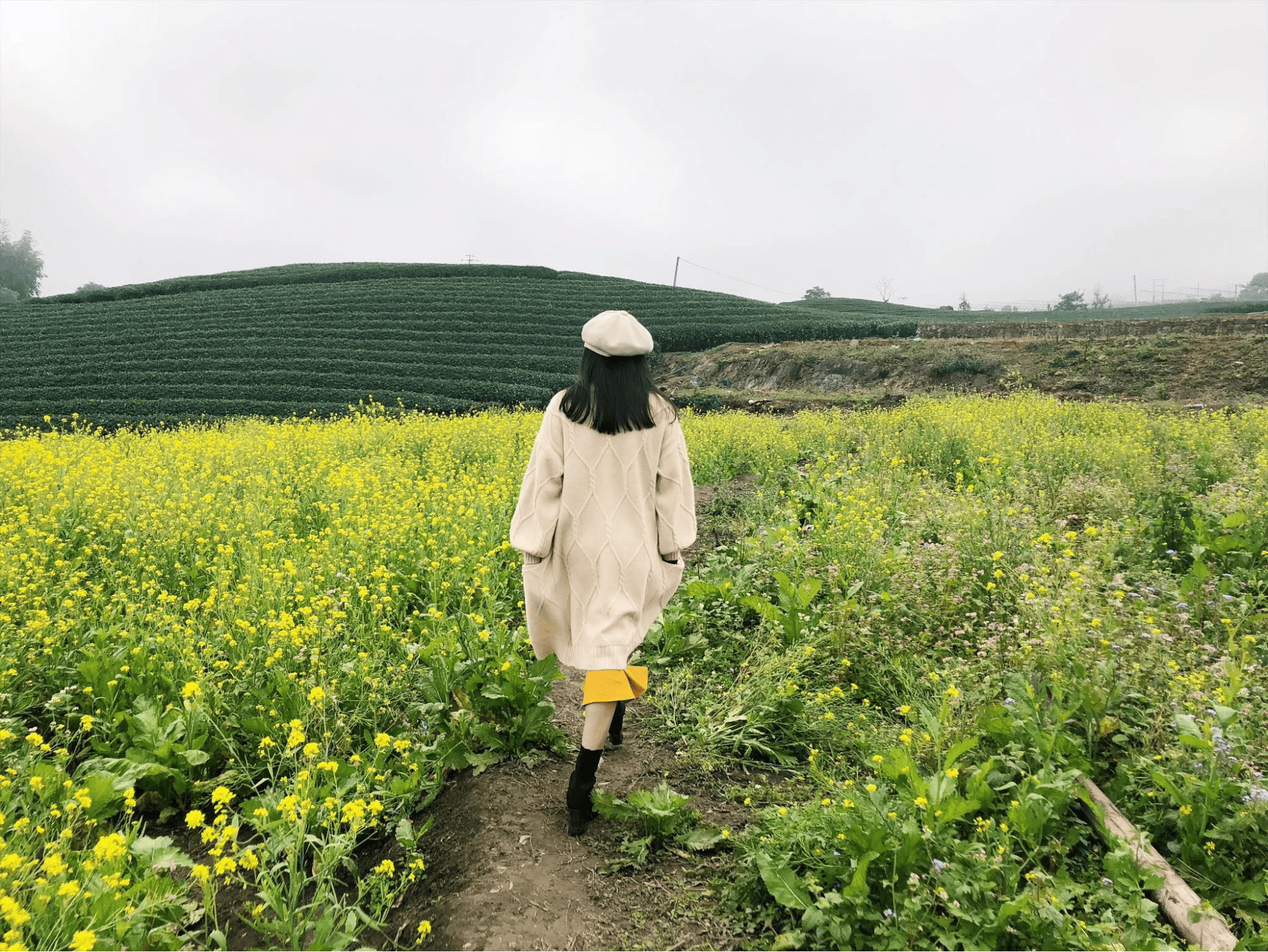 Phong cách thời trang theo mùa thu vừa thanh lịch, cá tính với áo cardigan và giày boots