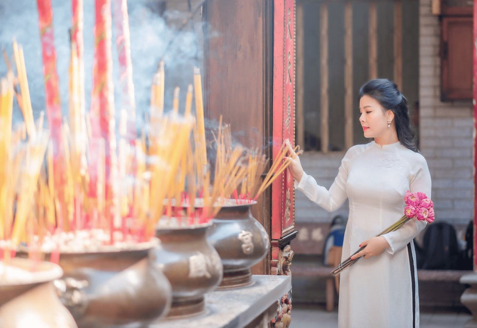 Thời trang theo mùa vào xuân mang sự tinh khôi, dịu dàng và tươi mới trong tà áo dài