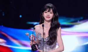 “Mỹ nhân cổ trang” Điền Hi Vi khoe sắc vóc với váy của nhà thiết kế Việt