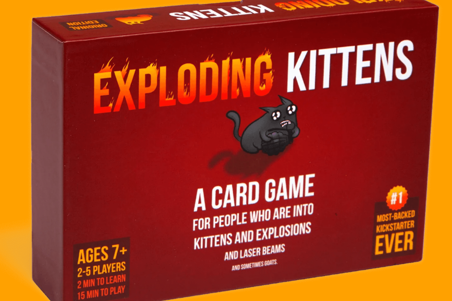 Hộp trò chơi thẻ bài Exploding Kittens với hình mèo đen đang ôm lựu đạn
