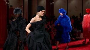 Bottega Veneta Thu/Đông 2026: “Cái ôm lớn” của làng thời trang