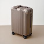 RIMOWA bổ sung hai sắc màu mới cho dòng vali Distinct