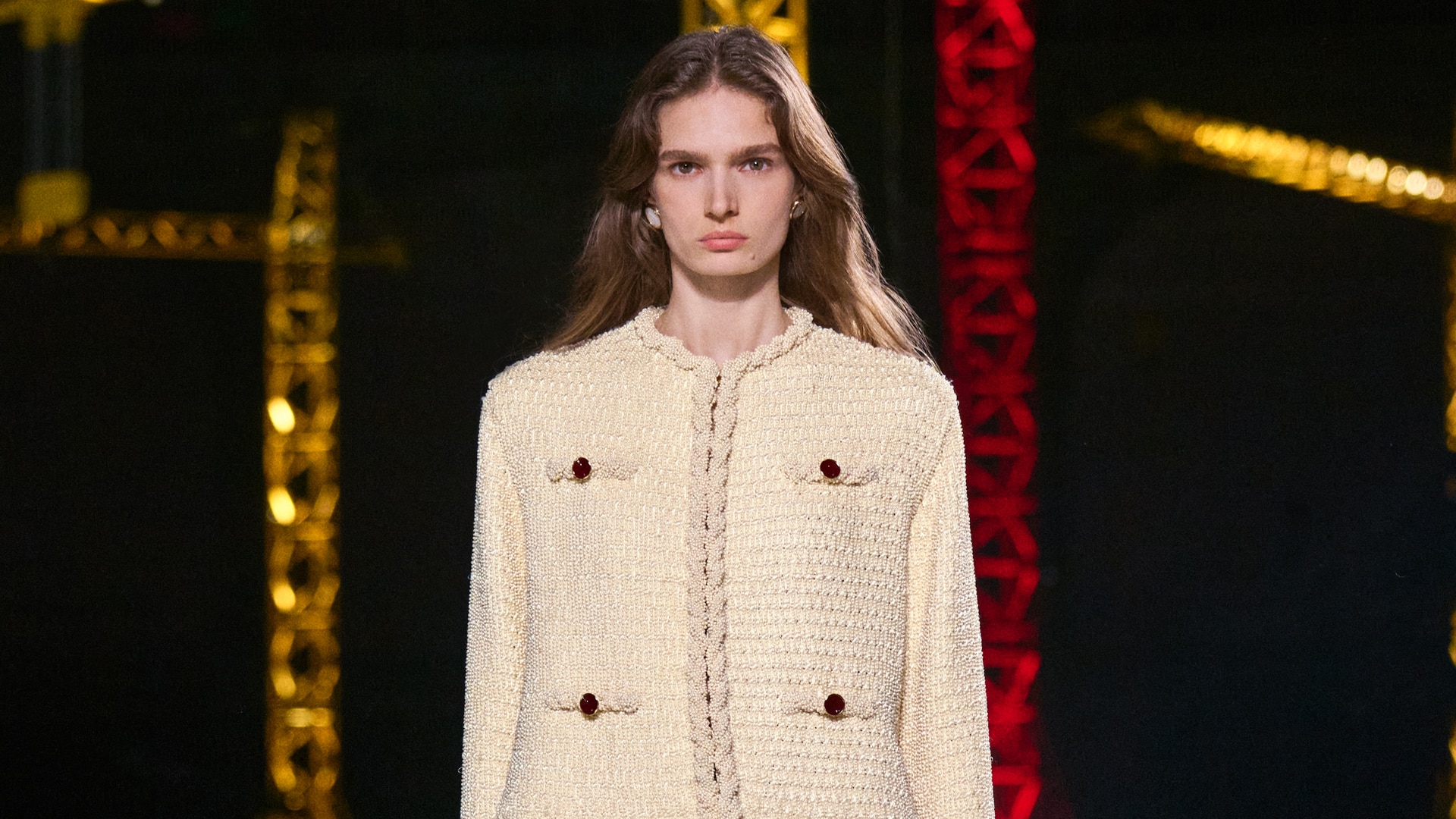 Người mẫu trình diễn trang phục mới của Tory Burch trên sàn diễn thời trang