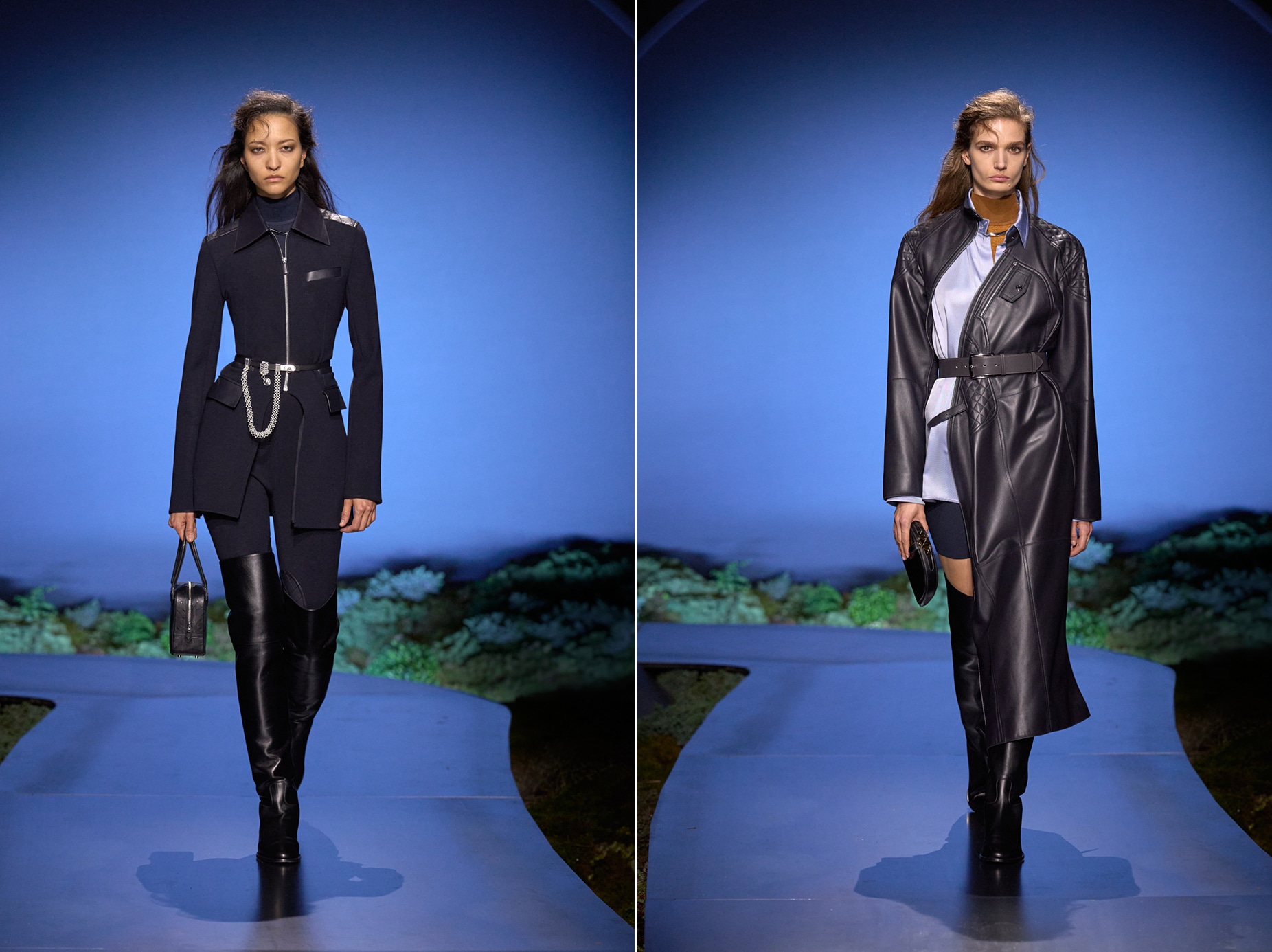 Hai người mẫu trình diễn trang phục tối màu trong bộ sưu tập Marc Jacobs Xuân - Hè 2026 trên sàn diễn