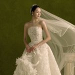 Hoa hậu Thanh Thủy hóa nàng thơ ánh trăng trong BST váy cưới mới của Lê Thanh Hòa
