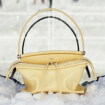 LOEWE Whisker: Khi chất liệu da định hình một phom dáng mới